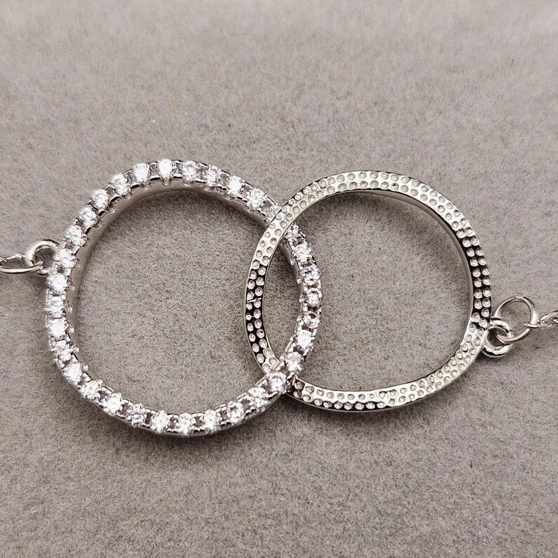 925 Sterling Silver, Dainty Interlocking Circles Design Bracelet for Women0