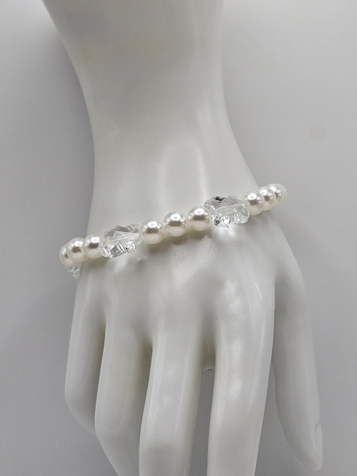 Faux Pearl Stretch Bracelet White Acrylic Flower Beads 18K Gold Plated Stainless2