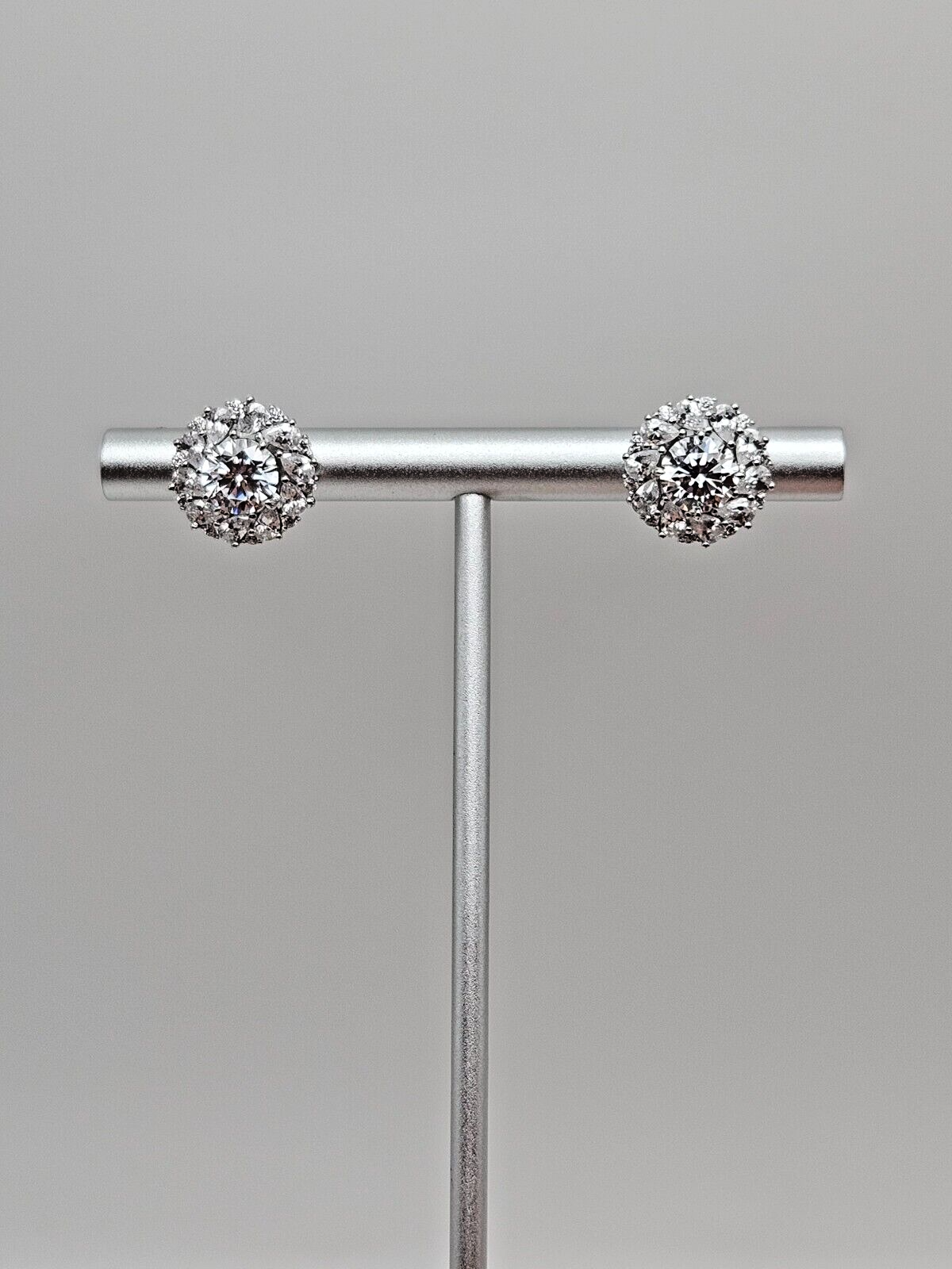 925 Sterling Silver Cubic Zirconia Halo Stud Earrings for Women4
