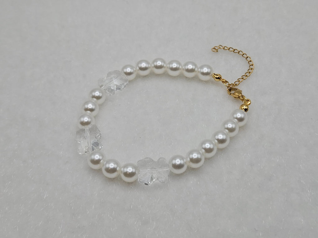 Faux Pearl Stretch Bracelet White Acrylic Flower Beads 18K Gold Plated Stainless1