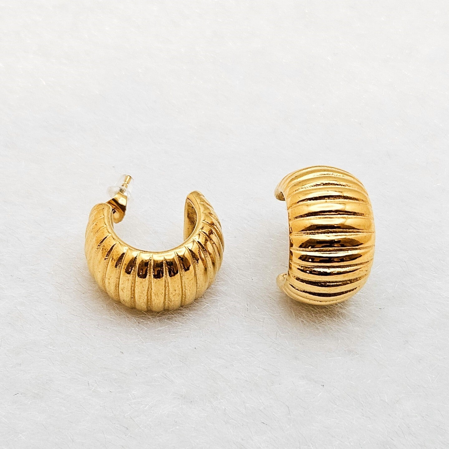 18K Gold Plated Thick Ribbed C-Shaped Hoop for Women, Stainless Steel Earrings3