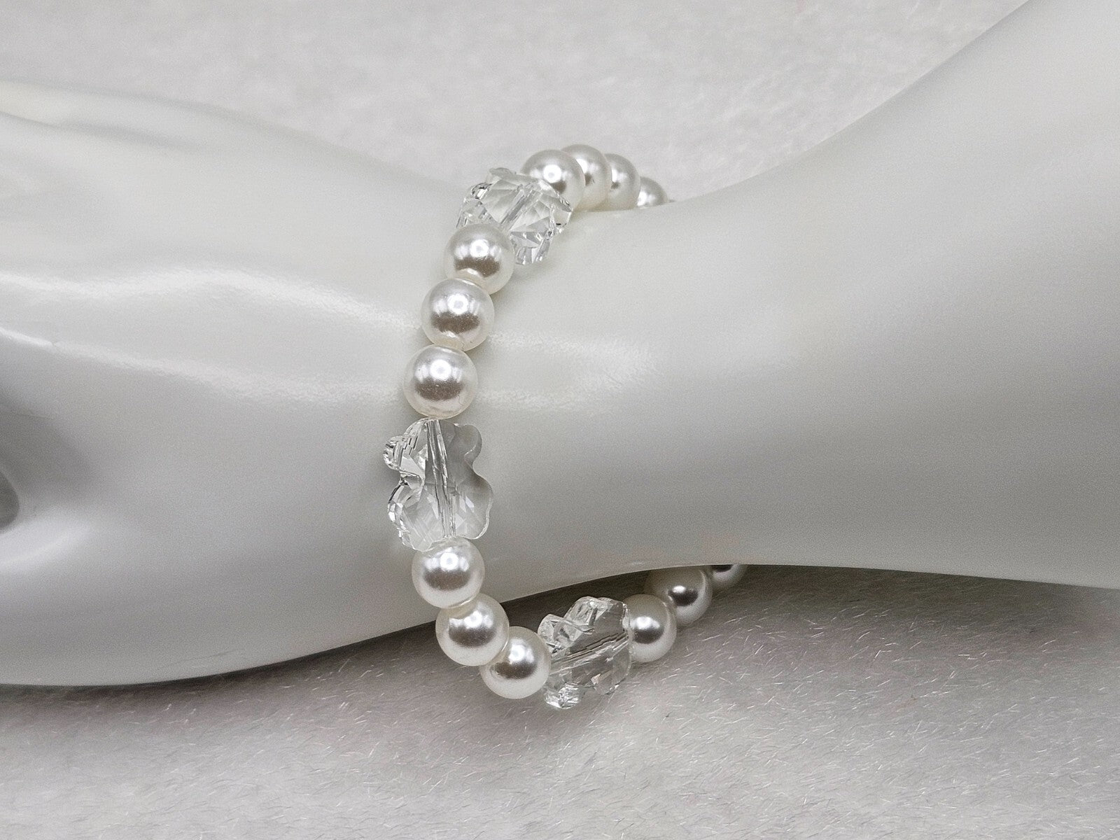 Faux Pearl Stretch Bracelet White Acrylic Flower Beads 18K Gold Plated Stainless0