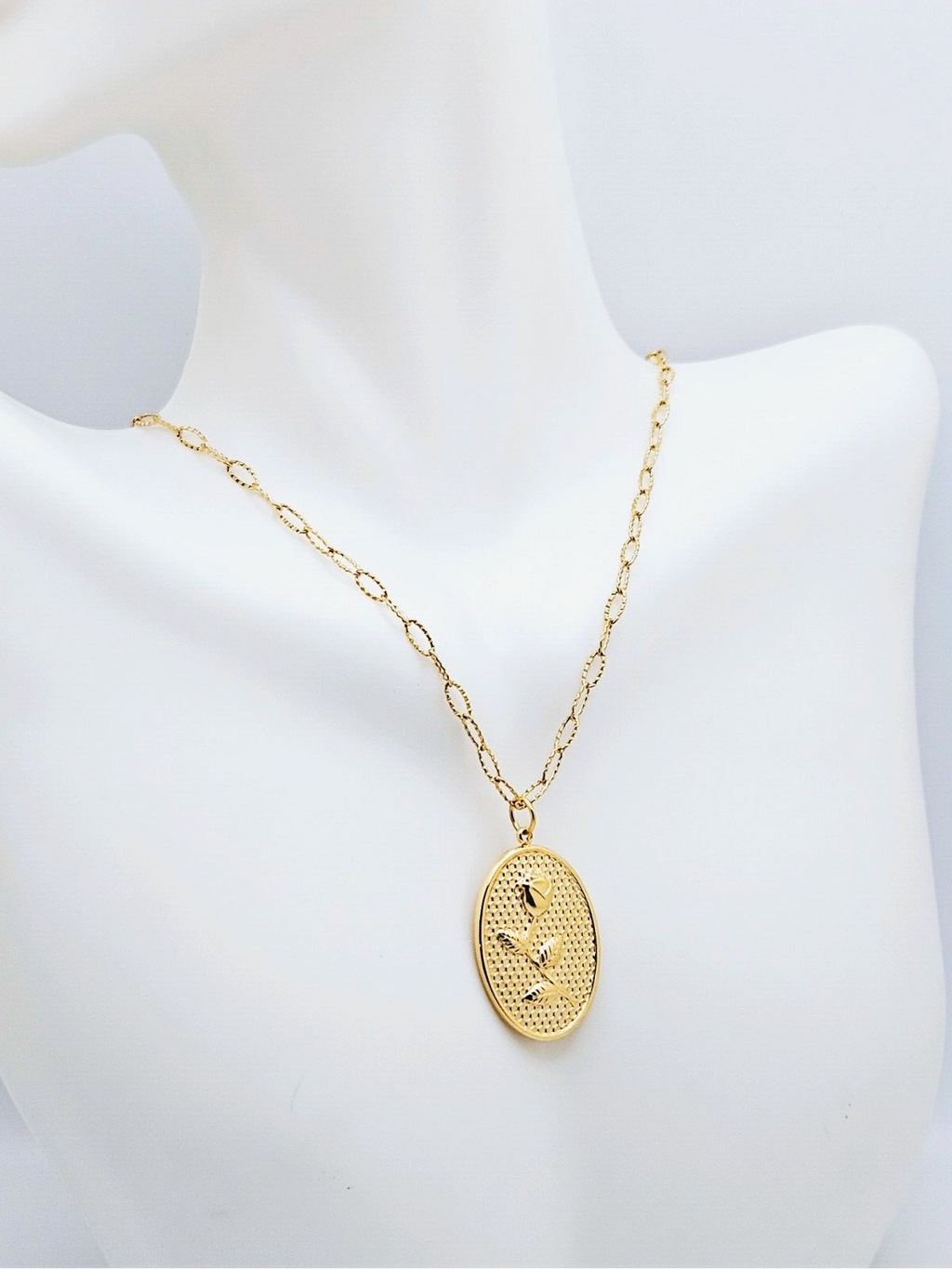 18K Gold Plated Stainless Steel Classic French Rose Oval Pendant Necklace3