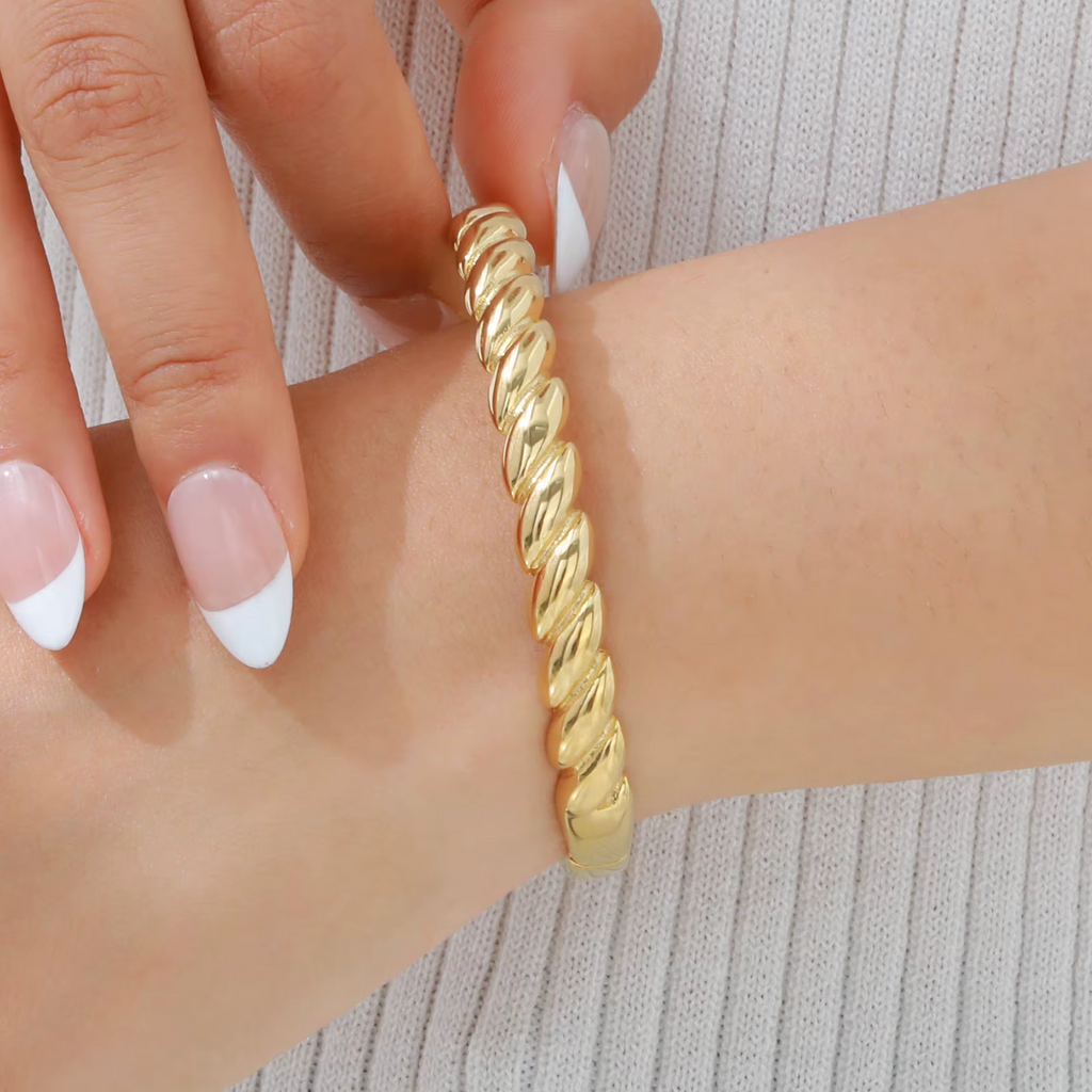 18K Gold Plated Stainless Steel Twist Bangle Bracelet for Women – Elegant Cuff1