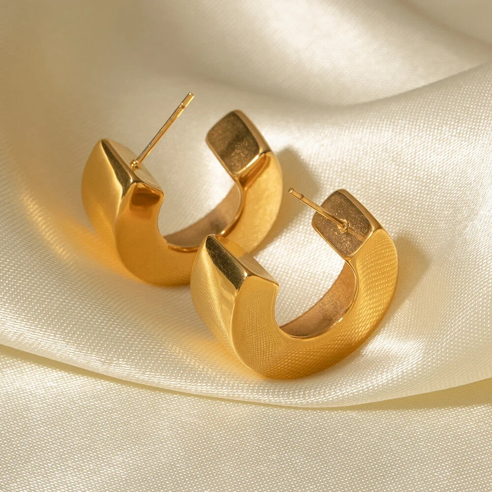 18K Gold Plated Chunky C-Shaped Hoop Earrings. Modern Style Jewelry for Women4