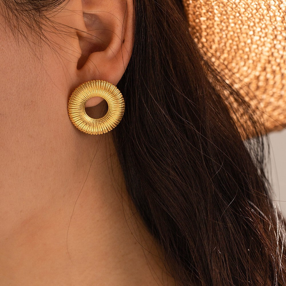 18K Gold Plated Stainless Steel Hollow Round Shaped Stud Earrings for Women0