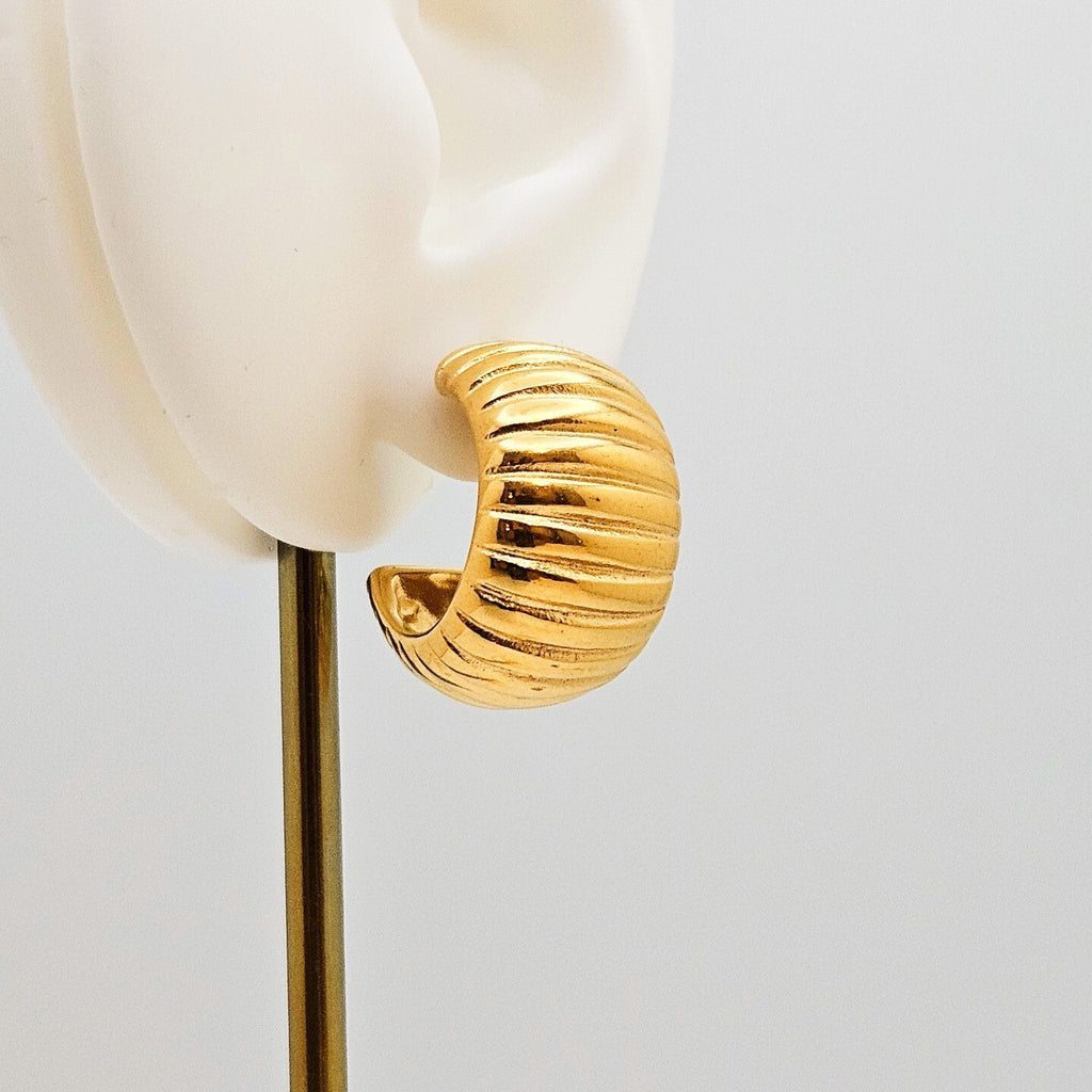 18K Gold Plated Thick Ribbed C-Shaped Hoop for Women, Stainless Steel Earrings4