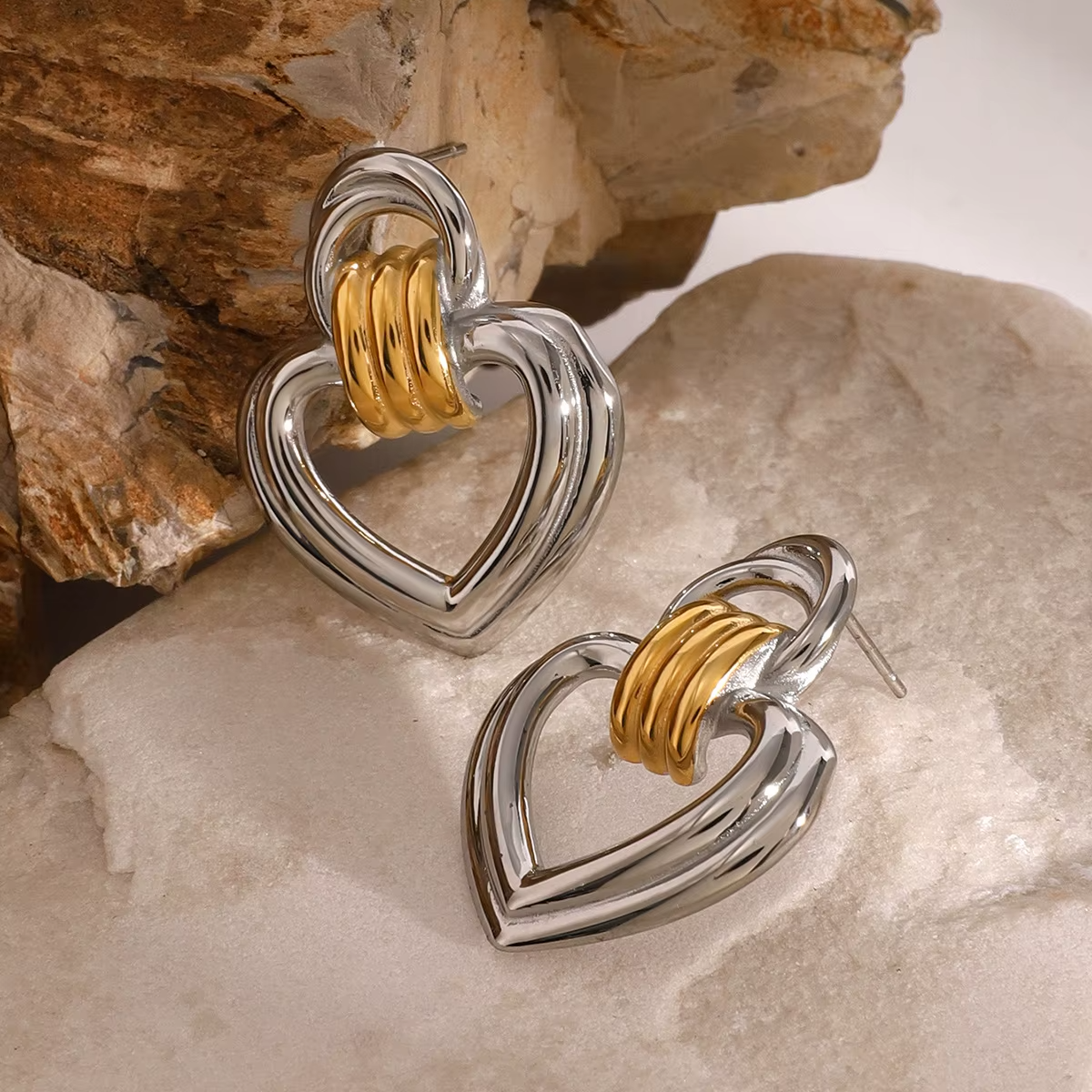 18k Gold Plated Stainless Steel Two-Tone Ribbed Heart Stud Earrings for Women2