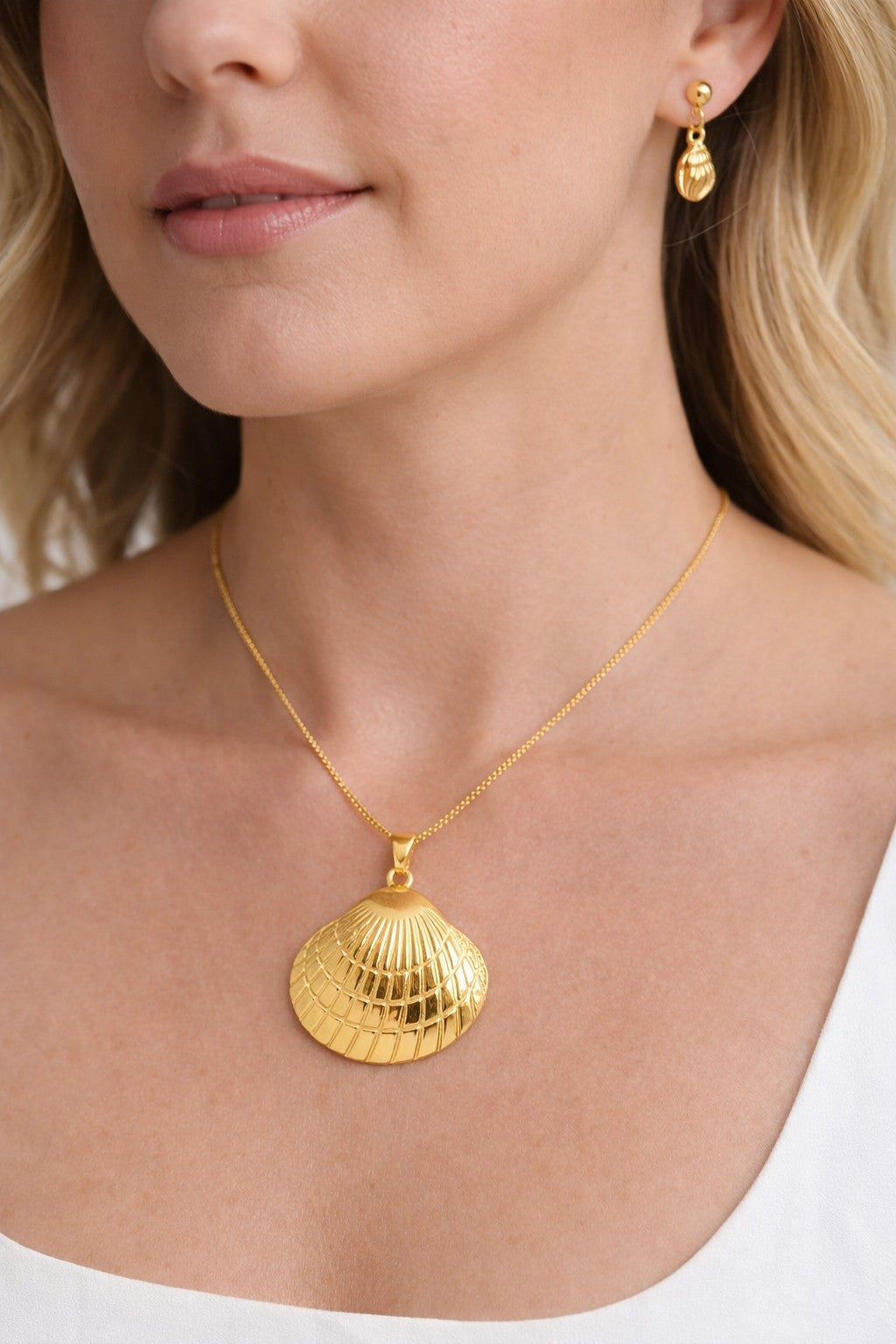 18K Gold Plated Shell Jewelry Set Necklace & Earrings Matching Coastal for Her3