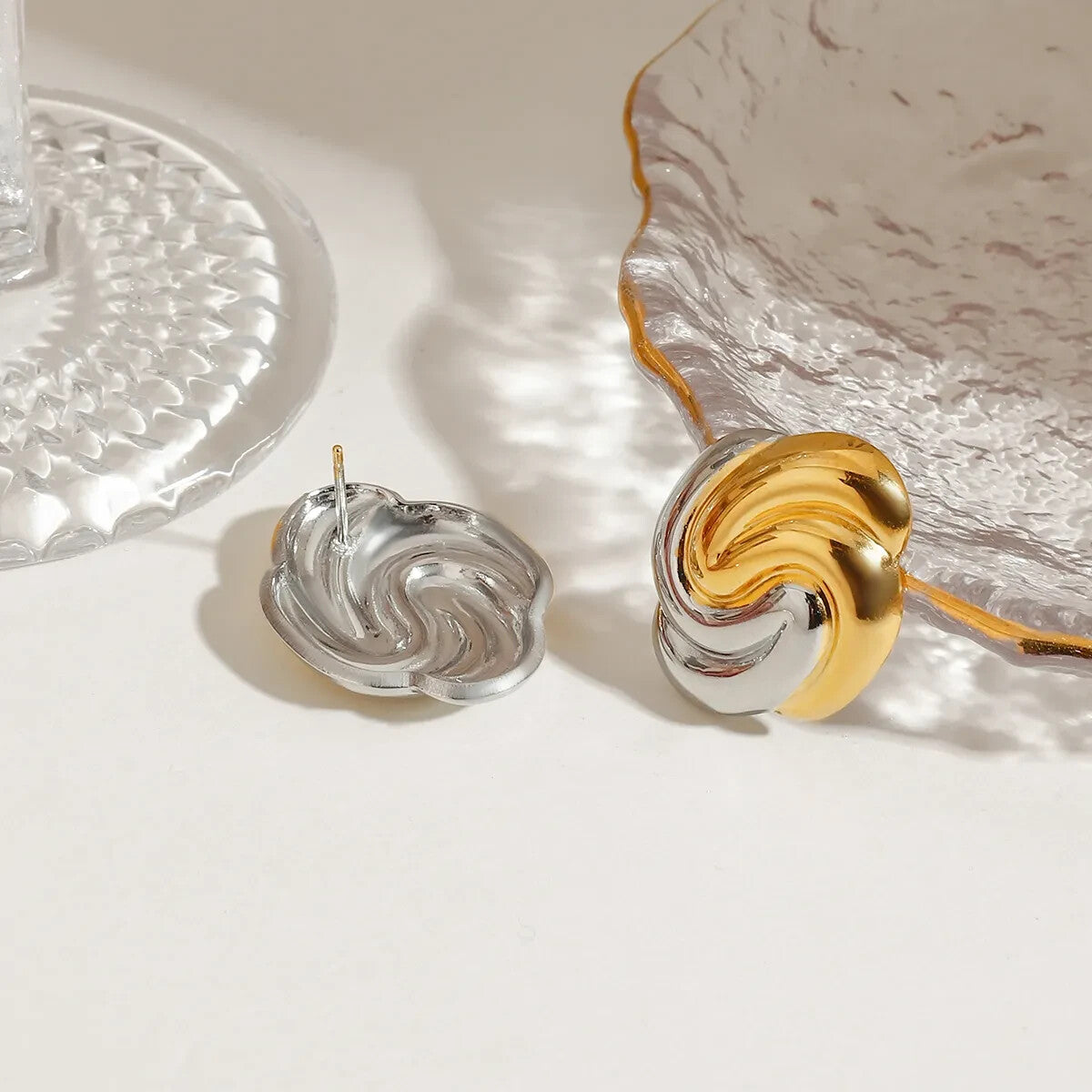 18K Gold Plated Stainless Steel Stylish Two-Tone Swirl Design Stud Earrings4
