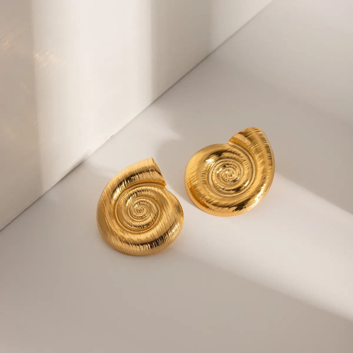 18K Gold Plated Stainless Steel Thick Conch Spiral Shaped Stud Earring for Women3