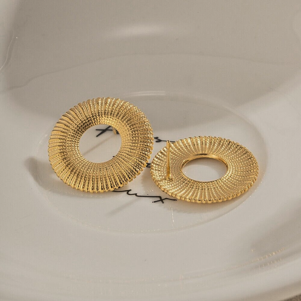 18K Gold Plated Stainless Steel Hollow Round Shaped Stud Earrings for Women4