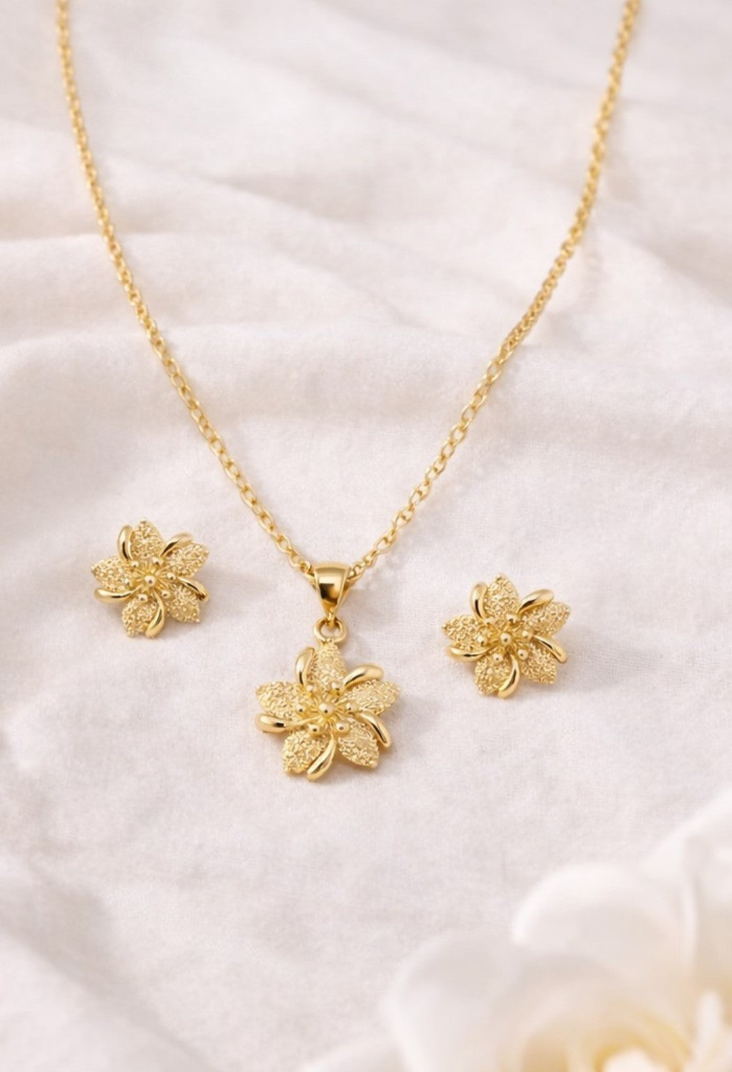 18K Gold Plated Flower Jewelry Set Necklace & Stud Earrings Elegant Floral Gift0