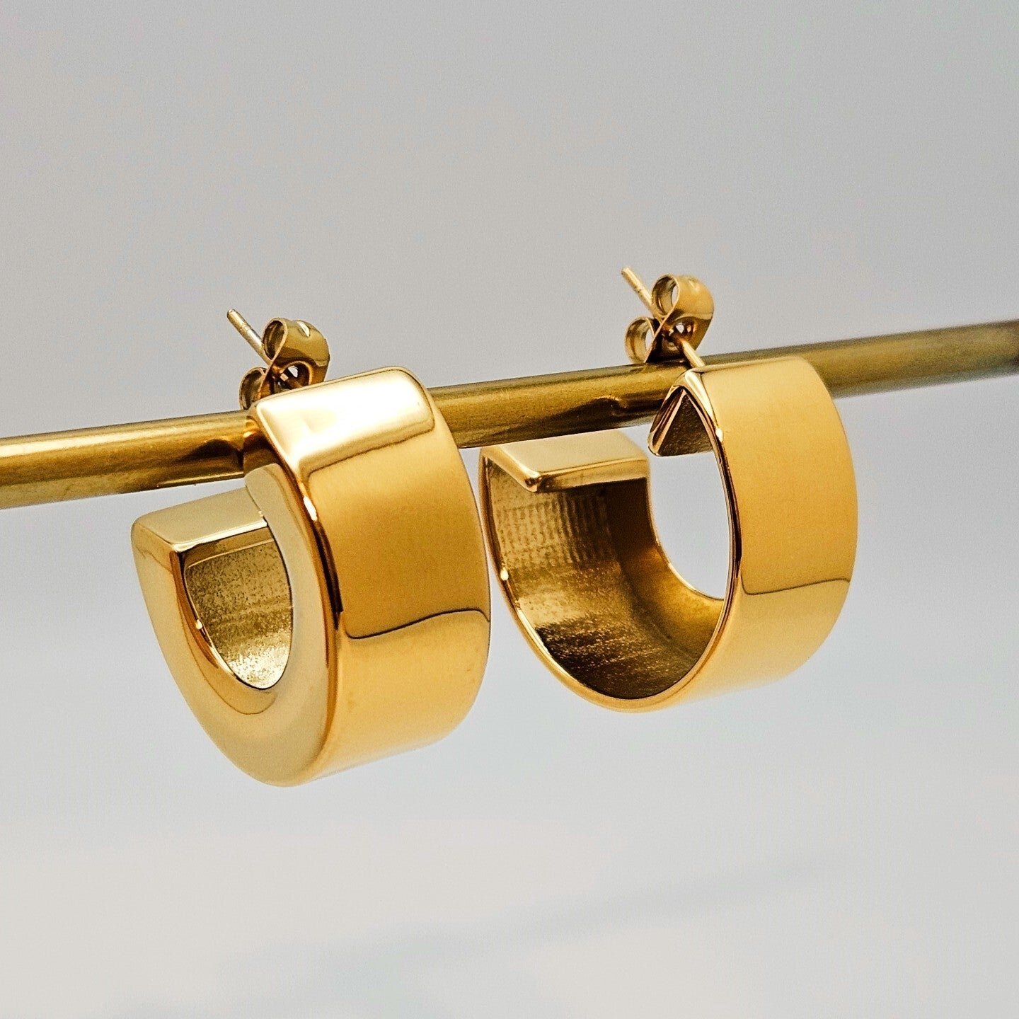 18K Gold Plated Chunky C-Shaped Hoop Earrings. Modern Style Jewelry for Women2