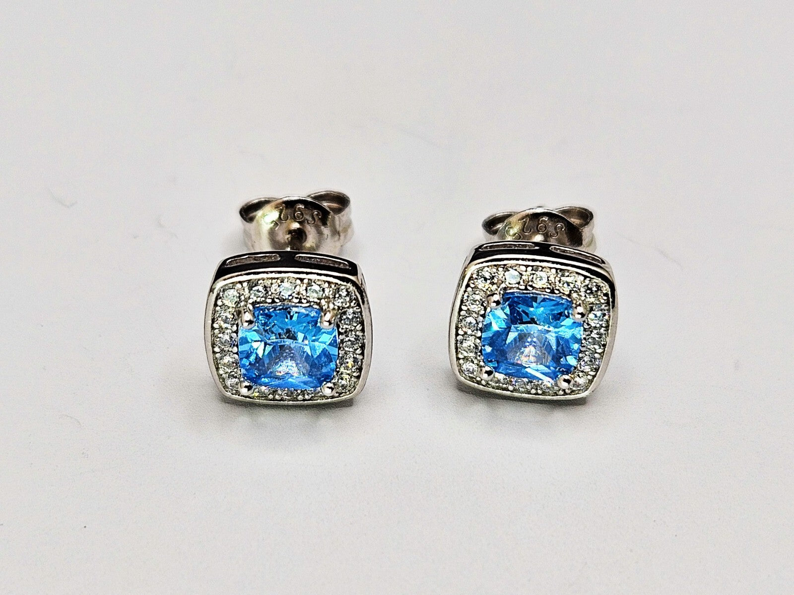 925 Sterling Silver Sparkling Blue Zircon Stud Earrings for Women2