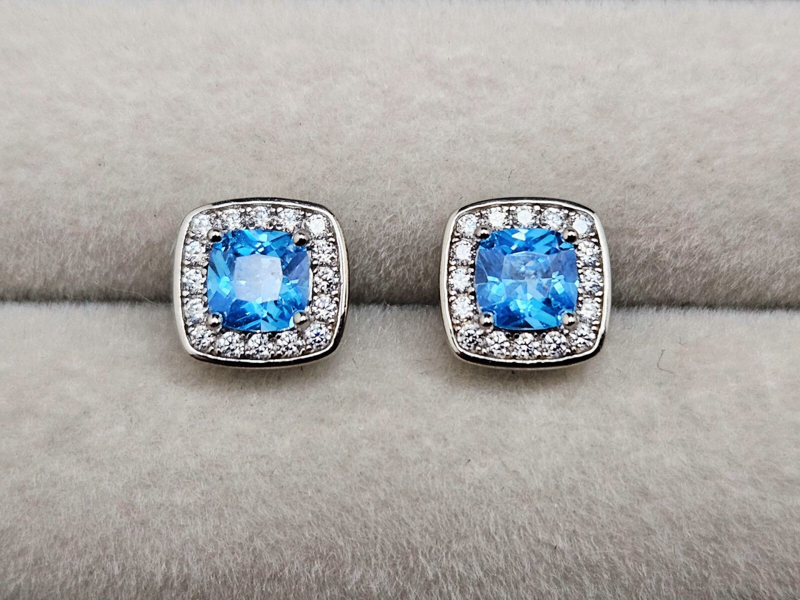 925 Sterling Silver Sparkling Blue Zircon Stud Earrings for Women1