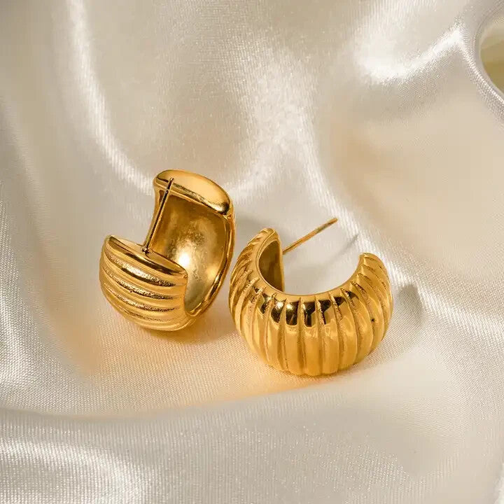18K Gold Plated Thick Ribbed C-Shaped Hoop for Women, Stainless Steel Earrings6