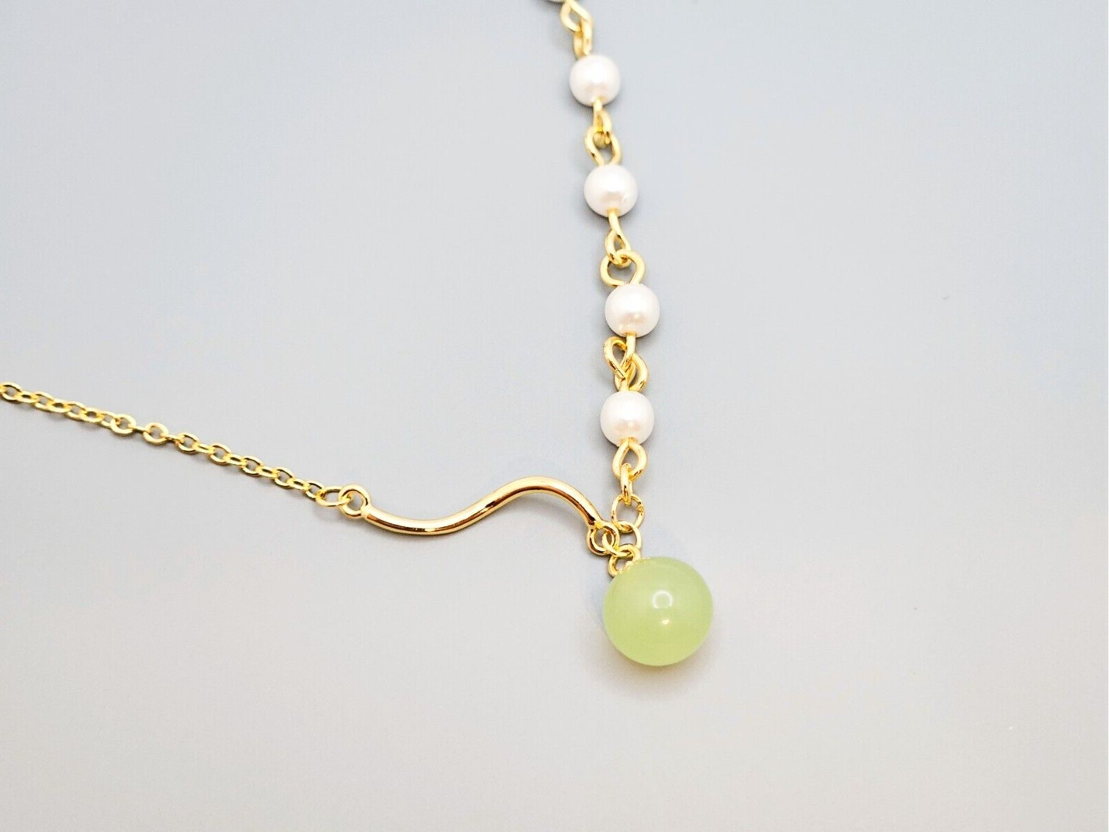 18K Gold Plated Curved Pearl and Light Green Jade Necklace for Women1