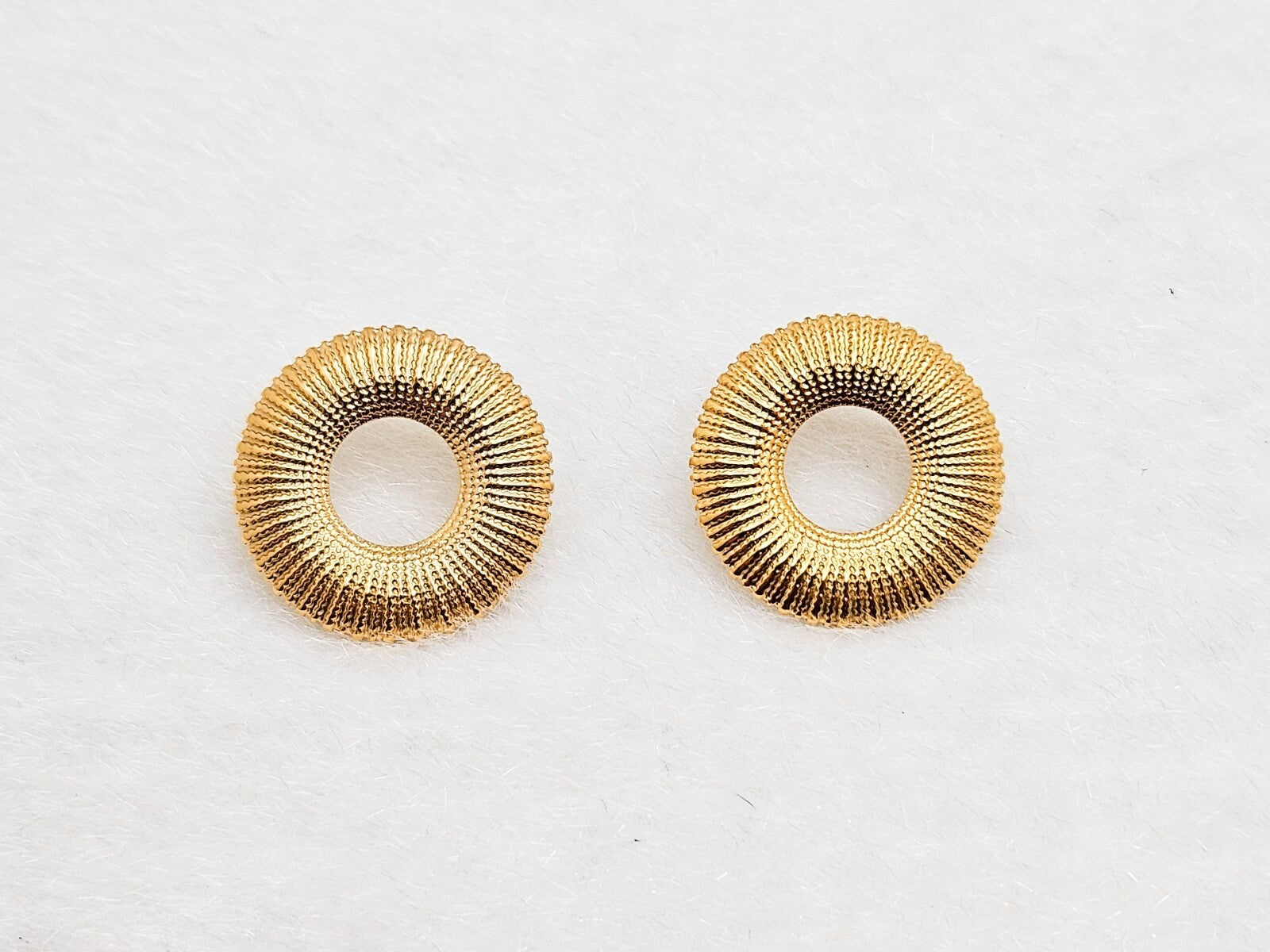 18K Gold Plated Stainless Steel Hollow Round Shaped Stud Earrings for Women2