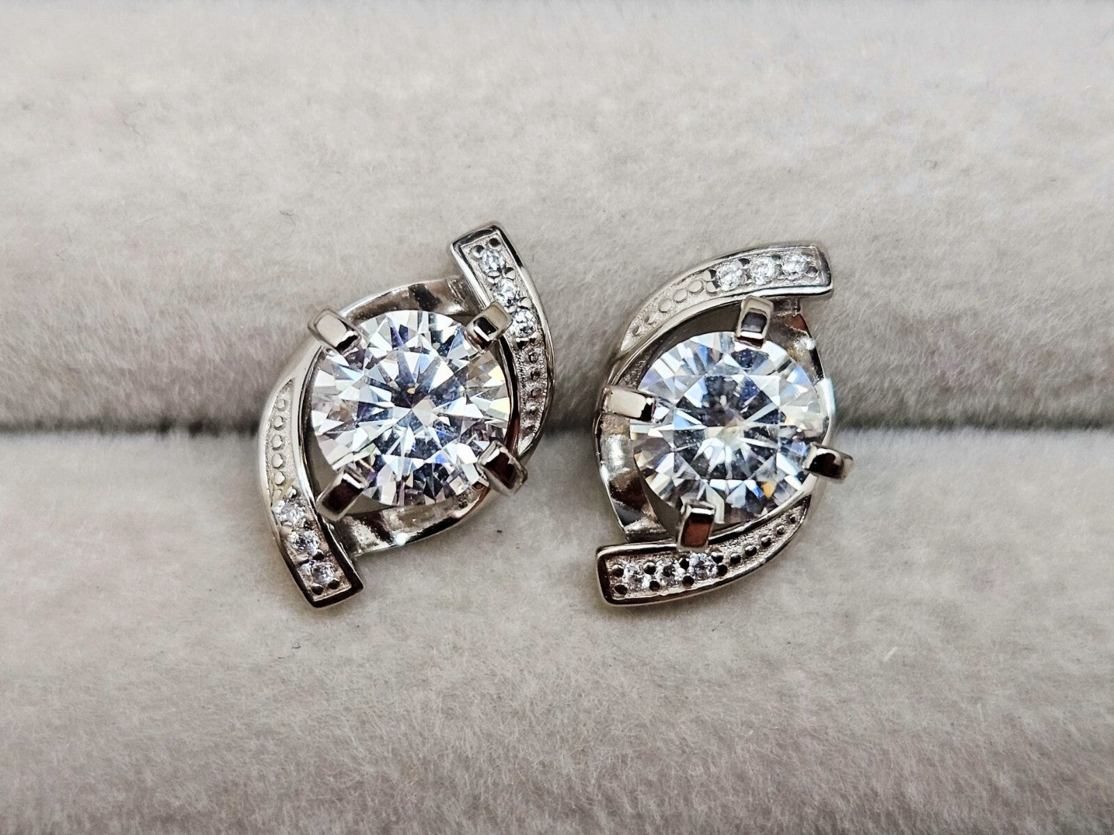 18k Gold Plated Sterling Silver Moissanite Twisted Sparkle Stud Earrings6